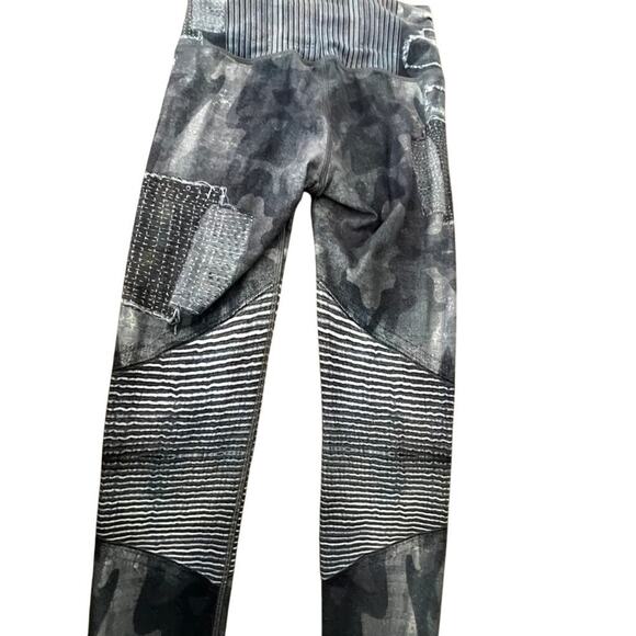 Niyama Sol camo leggings size small distressed jean look stretchy yoga feel - Picture 7 of 7